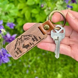 ✨ Rustic vibes ✨ Wooden keychain with an engraved moose design 🫎 Perfect for na